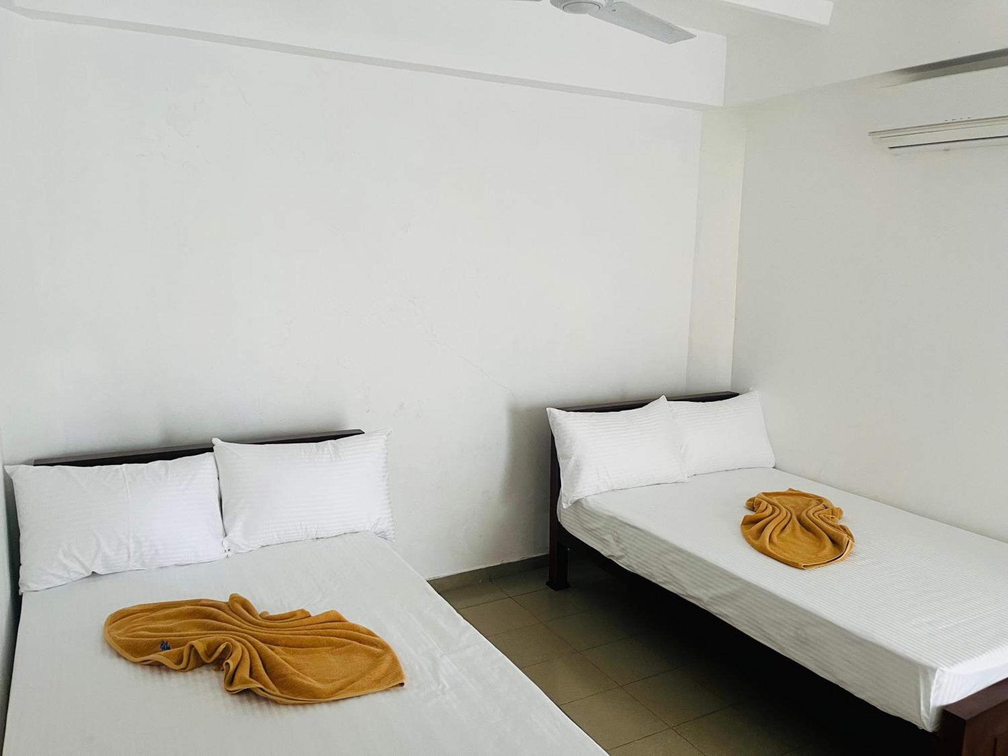 Crystal Wave Holiday Resort Polhena 马特勒 外观 照片