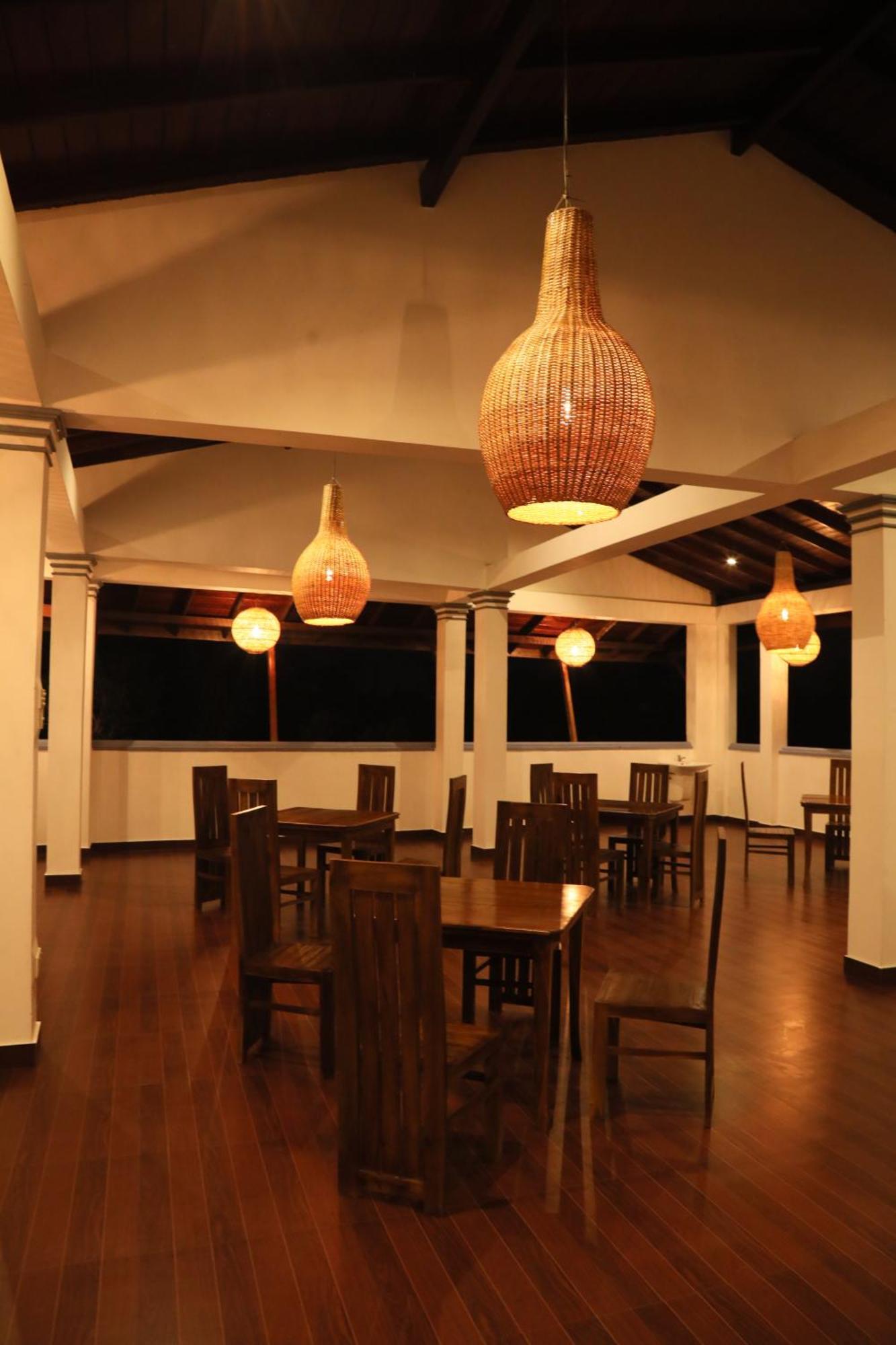 Crystal Wave Holiday Resort Polhena 马特勒 外观 照片