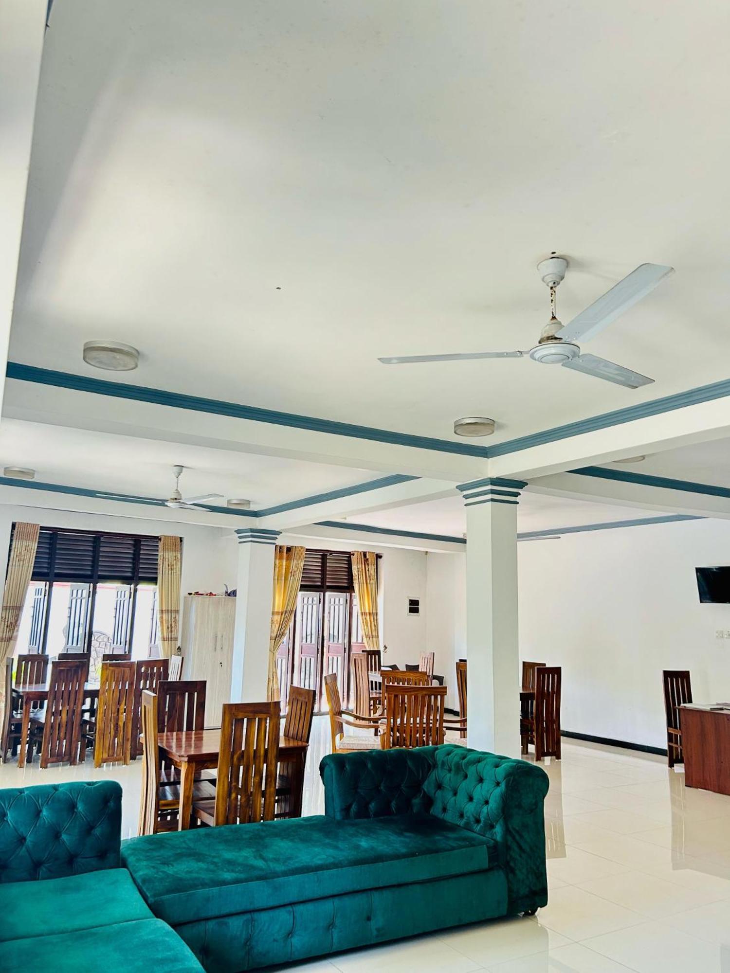 Crystal Wave Holiday Resort Polhena 马特勒 外观 照片