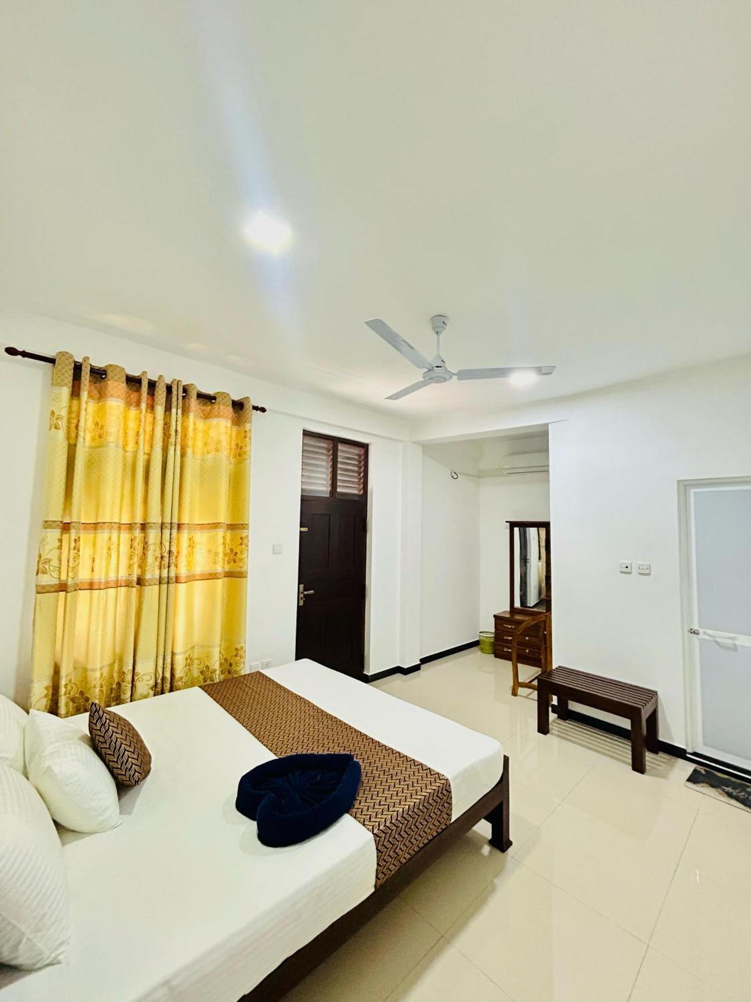 Crystal Wave Holiday Resort Polhena 马特勒 外观 照片