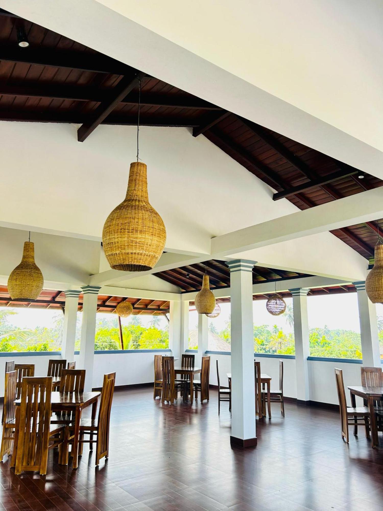 Crystal Wave Holiday Resort Polhena 马特勒 外观 照片